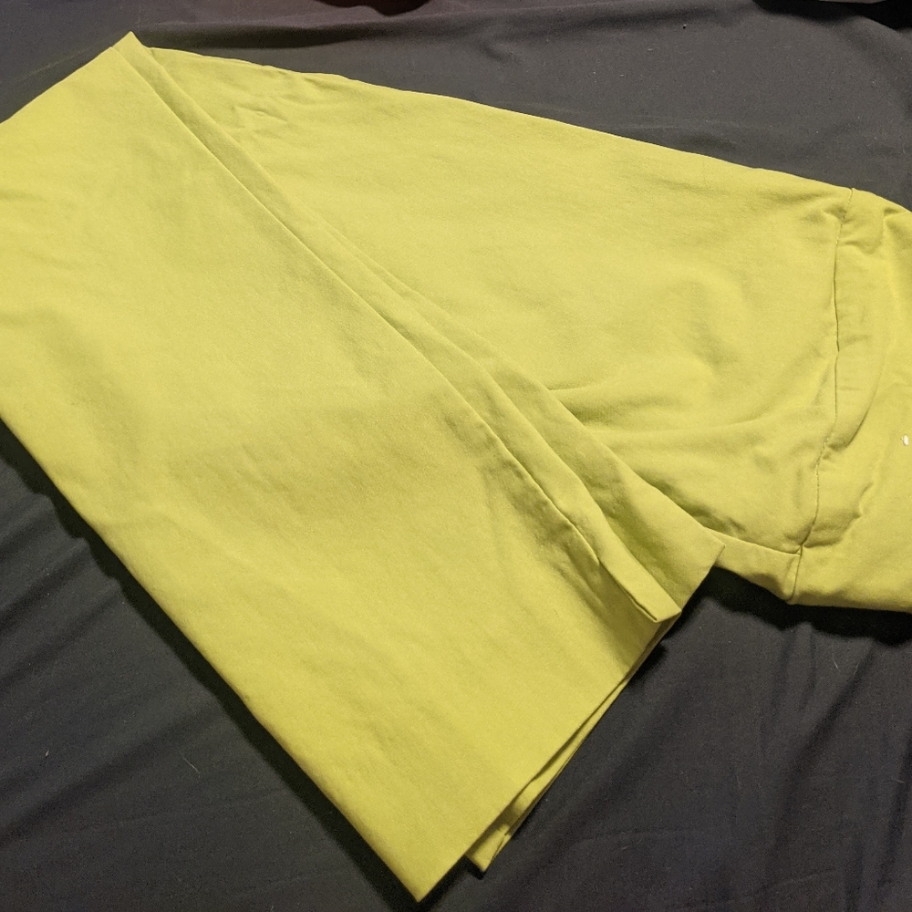 Lime green capris 💚